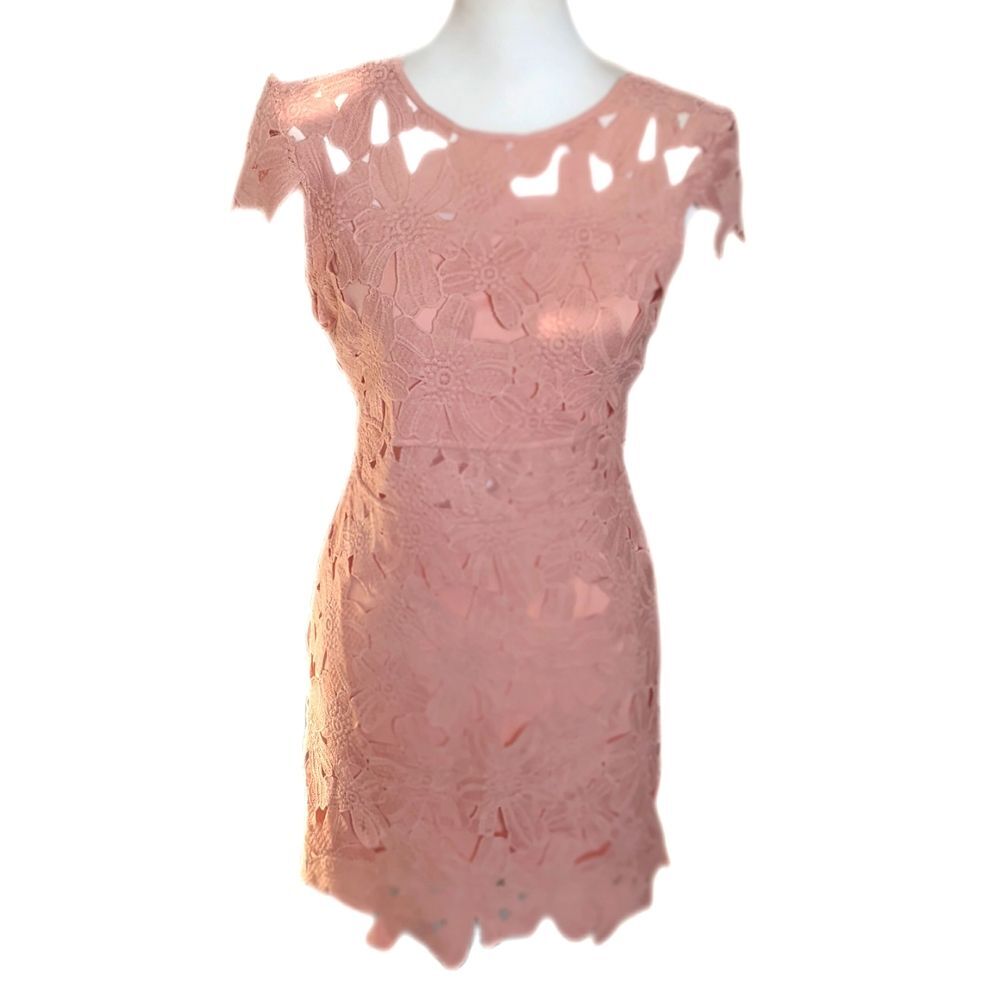 Romeo + Juliet Couture cap sleeve nude/peach floral overlay mini dress M
